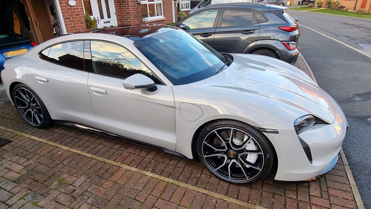 Definitive Guide to Leasing an EV in Manchester ecar lease